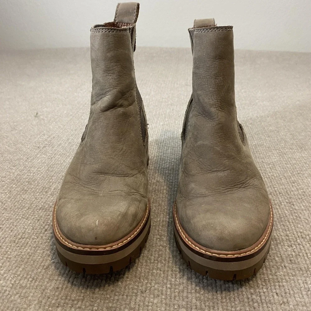 Timberland Chelsea Boots Womens Size 7.5 Tan Nubuck Ankle Lug Sole A1RRK